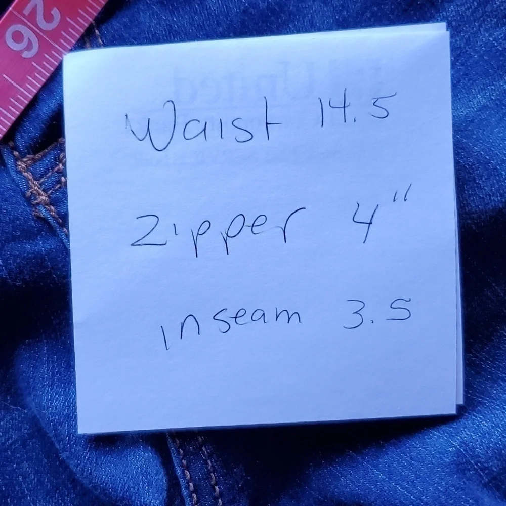 Time & True mid rise blue jean short size 4 - Picture 7 of 8